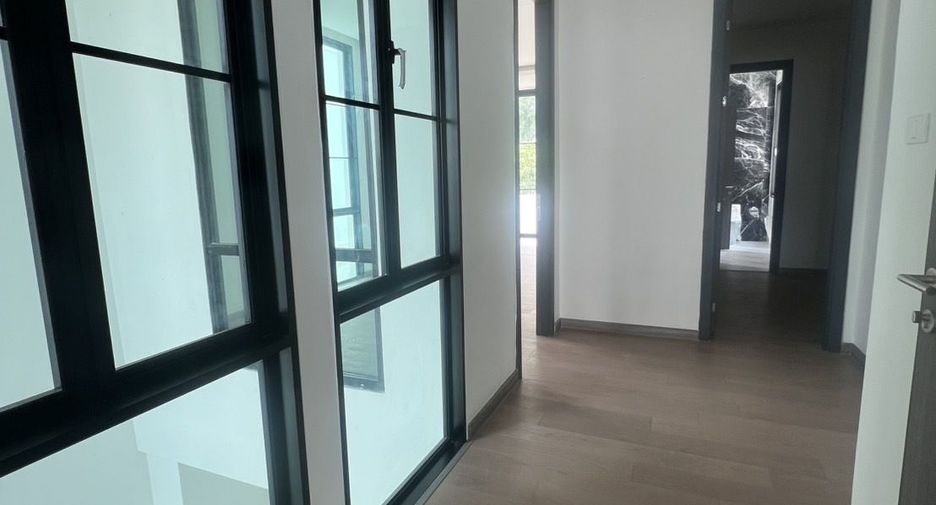 For rent 4 bedrooms house in Lat Phrao, Bangkok