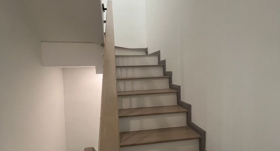 For rent 4 bedrooms house in Lat Phrao, Bangkok