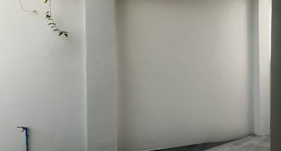 For rent 4 bedrooms house in Lat Phrao, Bangkok