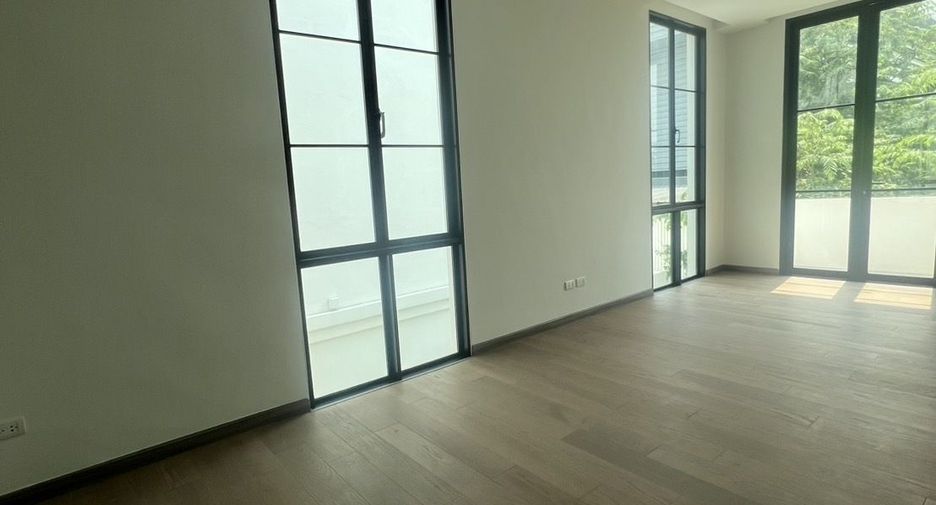 For rent 4 bedrooms house in Lat Phrao, Bangkok