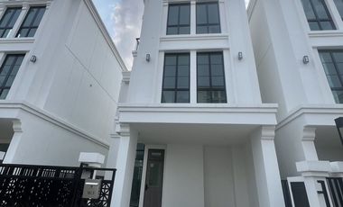 For rent 4 bedrooms house in Lat Phrao, Bangkok