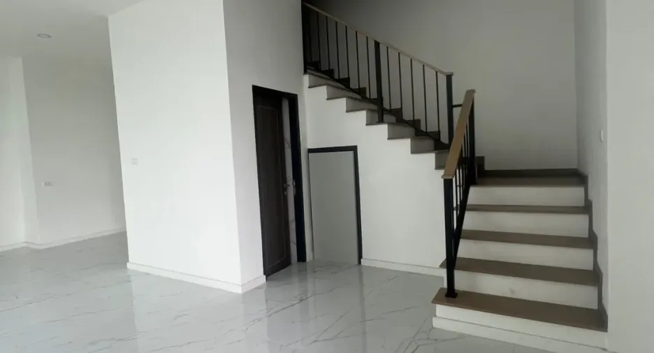 For rent 4 bedrooms house in Lat Phrao, Bangkok