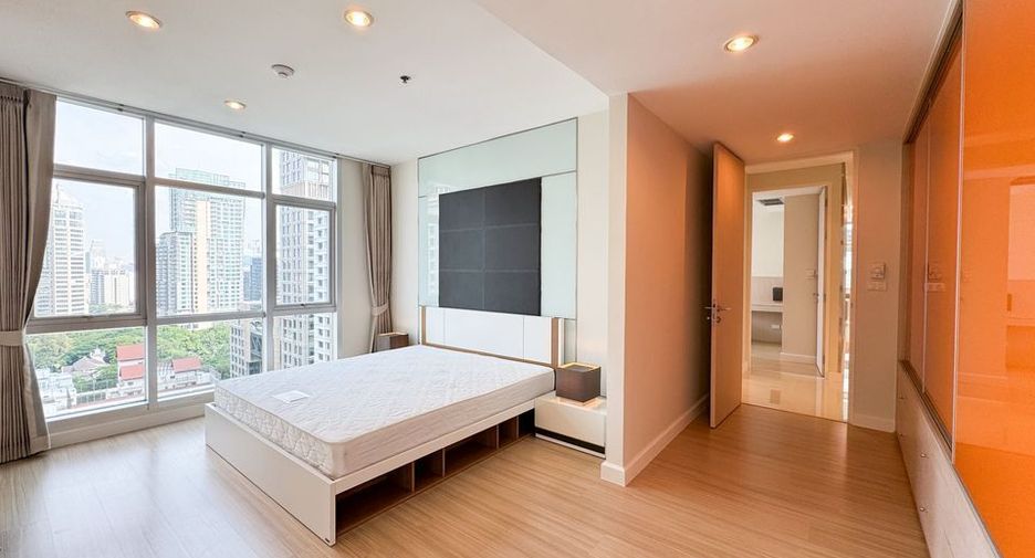 For rent 2 bedrooms condo in Pathum Wan, Bangkok