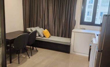 Wohnung zur Miete mit 1 Zimmer in Huai Khwang, Bangkok