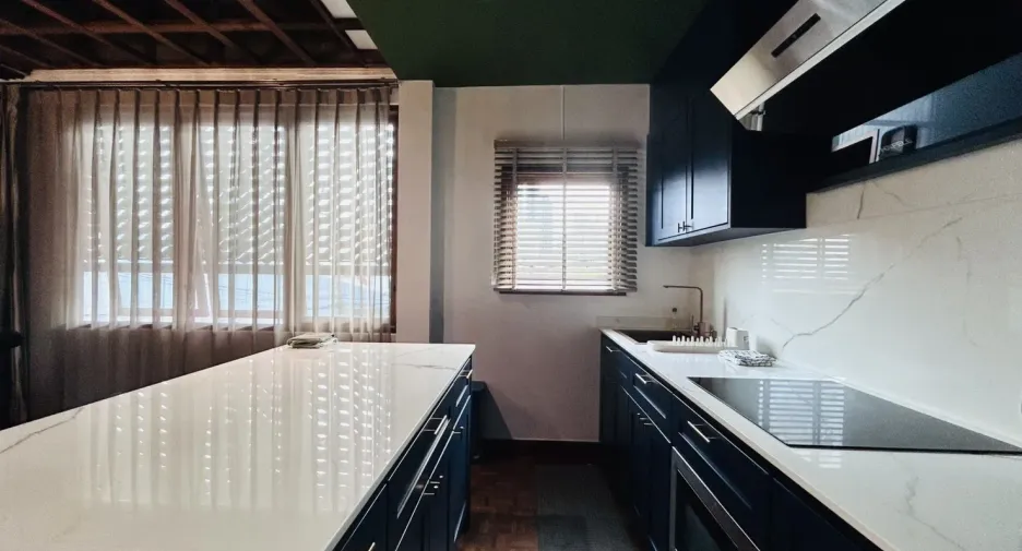 For rent 2 bedrooms apartment in Watthana, Bangkok