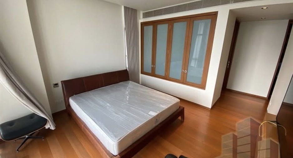 For rent 2 bedrooms condo in Sathon, Bangkok