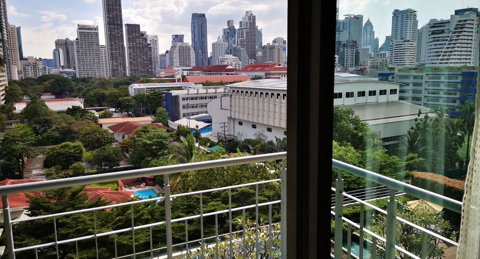 For rent 1 bed condo in Watthana, Bangkok