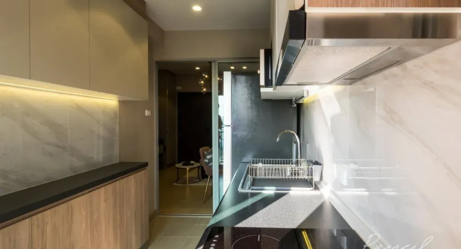 For rent 1 bed condo in Huai Khwang, Bangkok