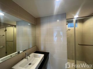 Condo en alquiler de 3 habitaciones en Huai Khwang, Bangkok
