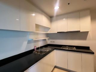 Condo en alquiler de 3 habitaciones en Huai Khwang, Bangkok