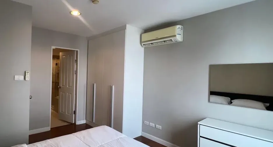For rent 3 ベッドルーム condo in Huai Khwang, Bangkok