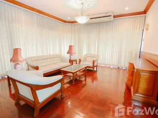 Condo en alquiler de 2 habitaciones en Khlong Toei, Bangkok