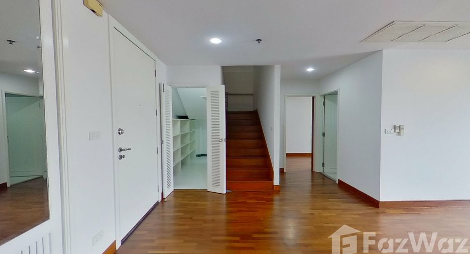 For rent 4 bedrooms condo in Yan Nawa, Bangkok