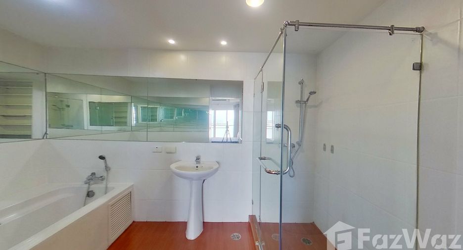 For rent 4 bedrooms condo in Yan Nawa, Bangkok