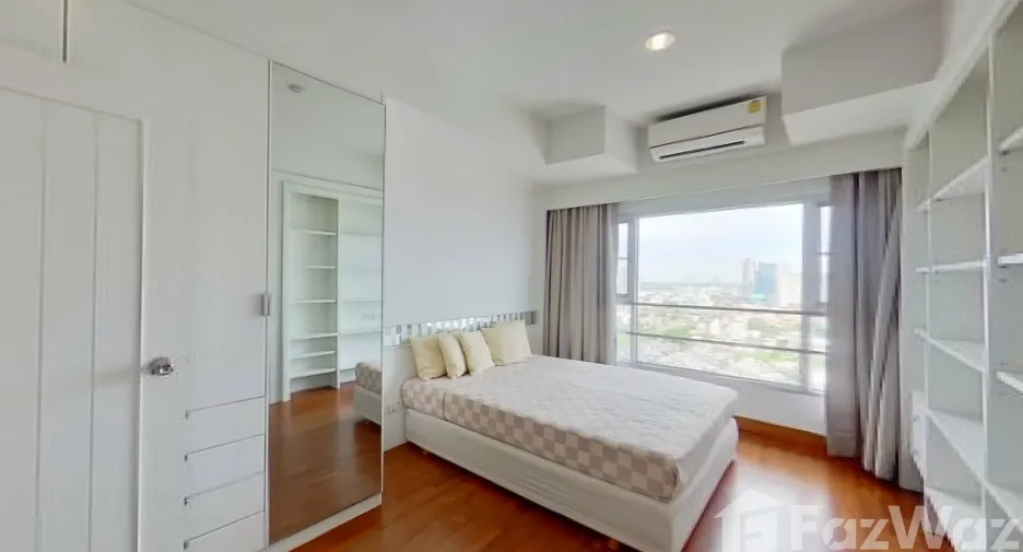 Condo en alquiler de 4 habitaciones en Yan Nawa, Bangkok