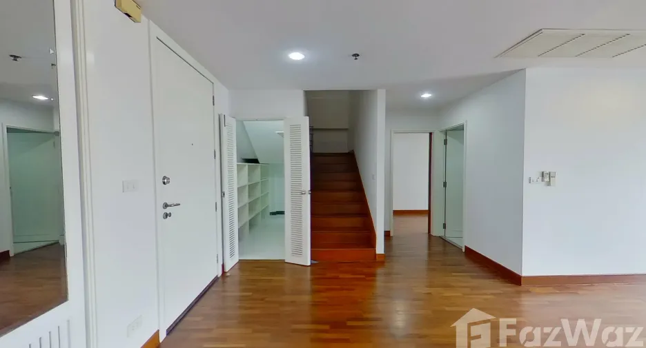 Condo en alquiler de 4 habitaciones en Yan Nawa, Bangkok