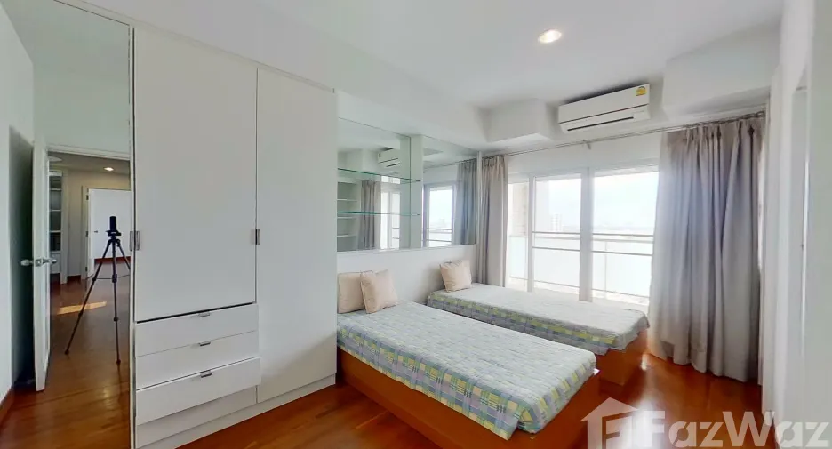 Condo en alquiler de 4 habitaciones en Yan Nawa, Bangkok