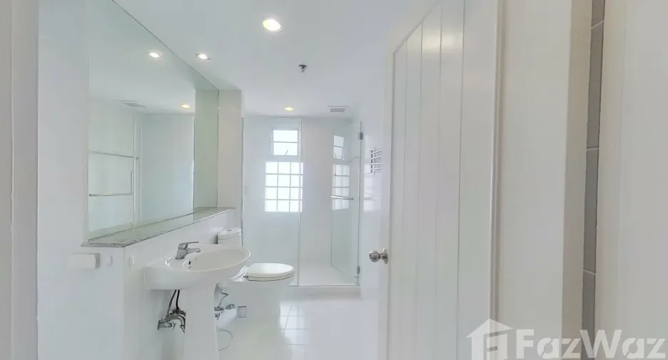 Condo en alquiler de 4 habitaciones en Yan Nawa, Bangkok