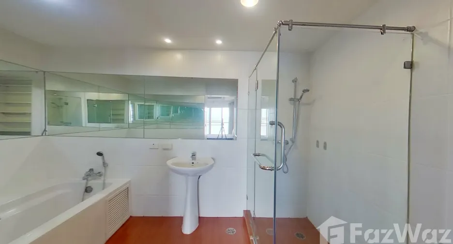 Condo en alquiler de 4 habitaciones en Yan Nawa, Bangkok