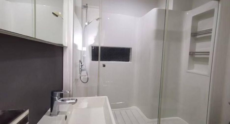 For rent 1 bed condo in Phra Khanong, Bangkok