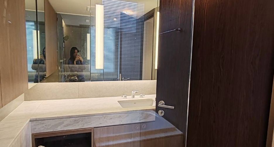 For rent 2 bedrooms condo in Khlong Toei, Bangkok