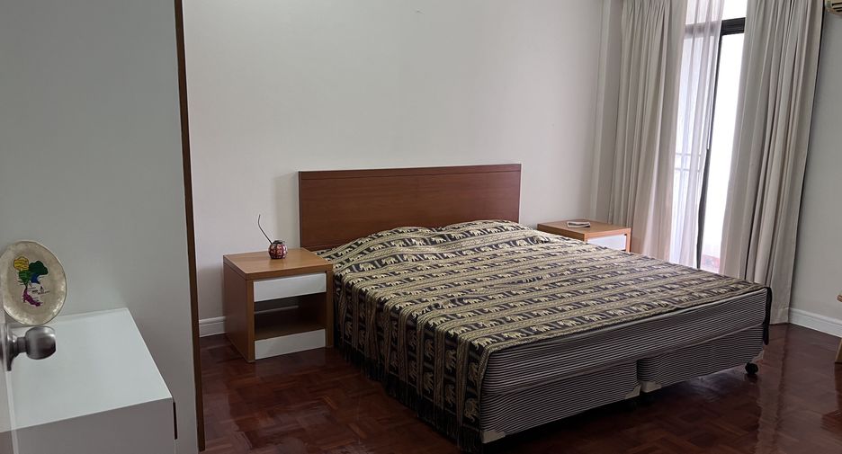 For rent 3 bedrooms condo in Khlong Toei, Bangkok
