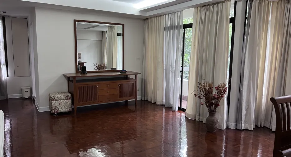 For rent 3 bedrooms condo in Khlong Toei, Bangkok