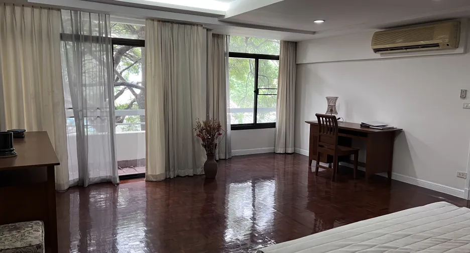 For rent 3 bedrooms condo in Khlong Toei, Bangkok