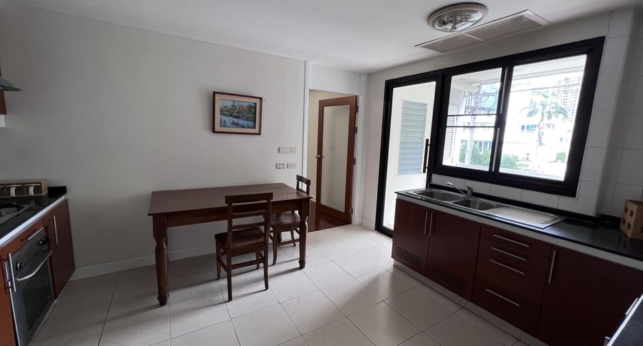 For rent 3 bedrooms condo in Khlong Toei, Bangkok