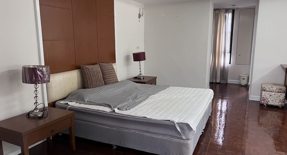 For rent 3 bedrooms condo in Khlong Toei, Bangkok