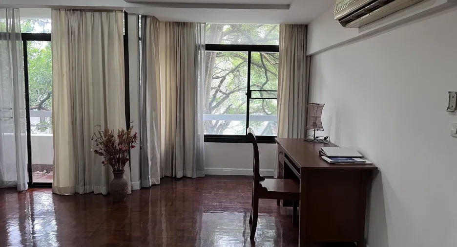 For rent 3 bedrooms condo in Khlong Toei, Bangkok