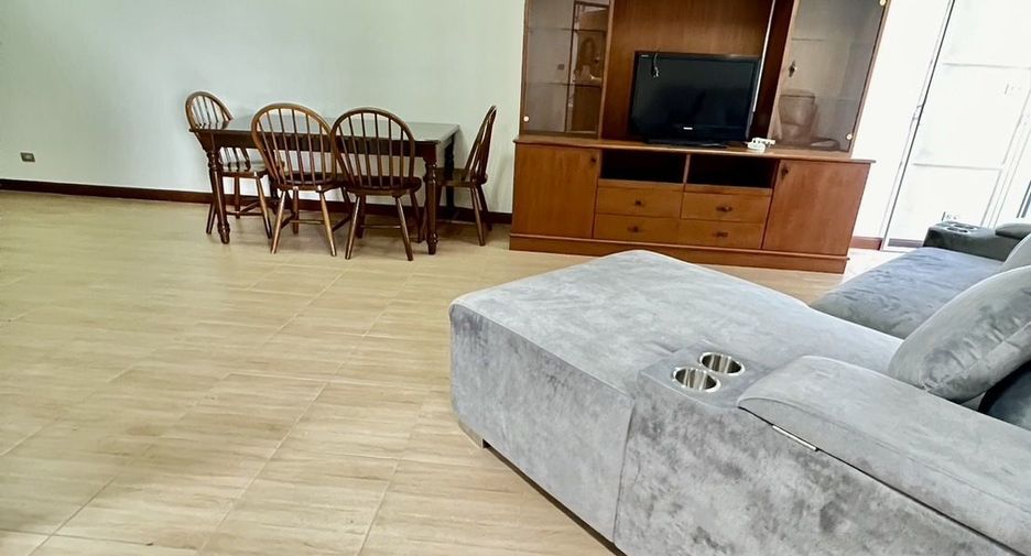For rent 2 bedrooms condo in Watthana, Bangkok