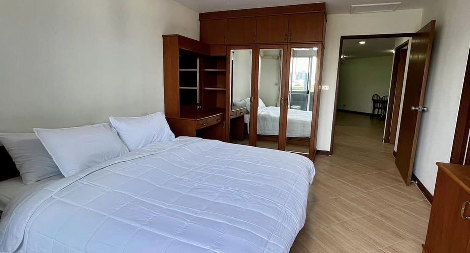 For rent 2 bedrooms condo in Watthana, Bangkok