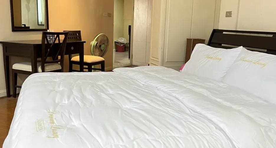 For rent 2 bedrooms condo in Watthana, Bangkok