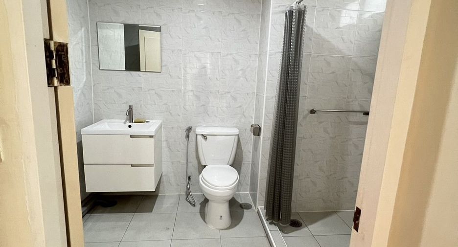 Аренда 2 спальни кондо в Щаттхана, Бангкок