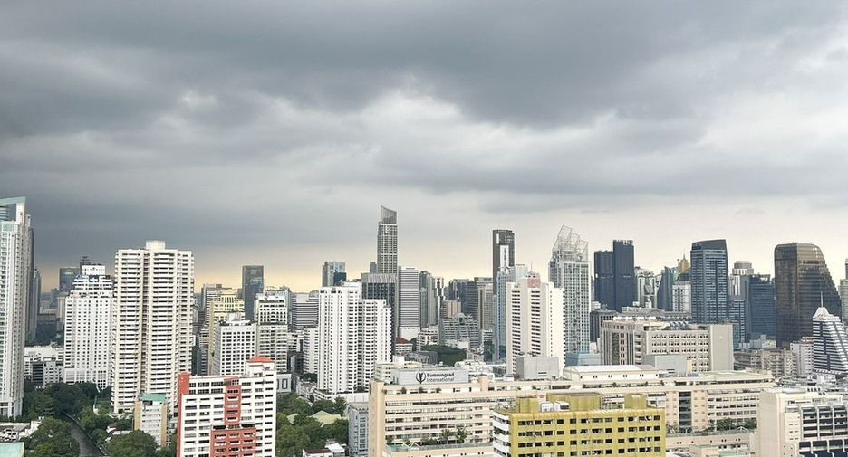 For rent 2 bedrooms condo in Watthana, Bangkok