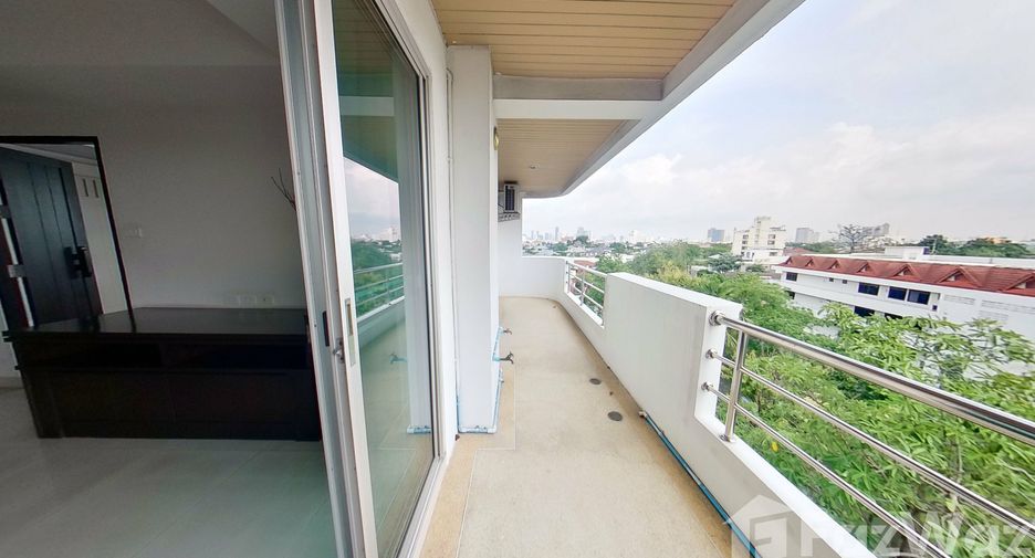 For rent 2 bedrooms apartment in Watthana, Bangkok