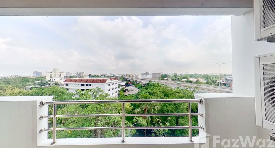 For rent 2 bedrooms apartment in Watthana, Bangkok