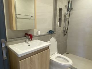 Condo en alquiler de 2 habitaciones en Huai Khwang, Bangkok