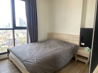 Condo en alquiler de 2 habitaciones en Huai Khwang, Bangkok