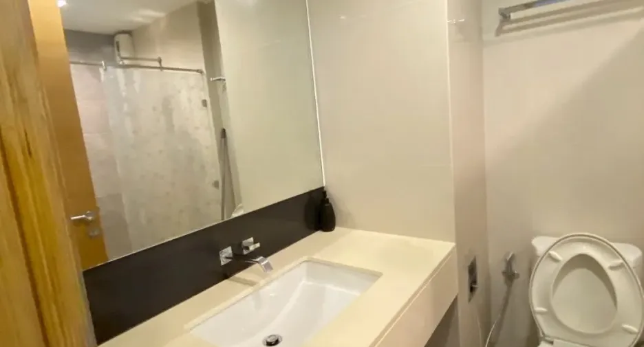 For rent 1 bed condo in Huai Khwang, Bangkok