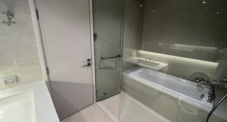 For rent 1 bed condo in Pathum Wan, Bangkok