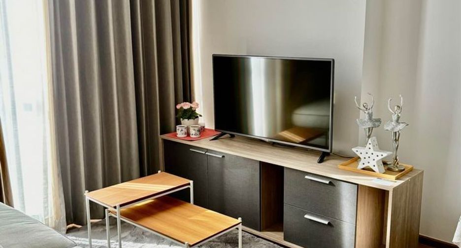 For rent 2 bedrooms condo in Watthana, Bangkok