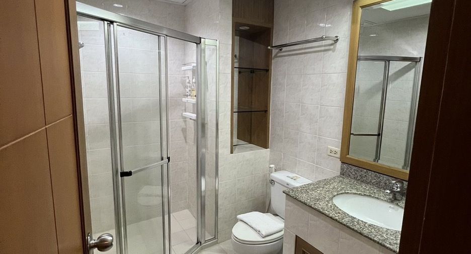 For rent 2 bedrooms apartment in Watthana, Bangkok