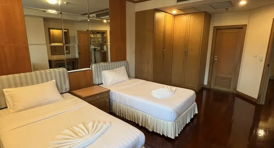 For rent 2 bedrooms apartment in Watthana, Bangkok