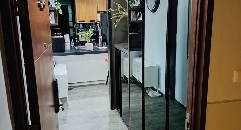 For rent 2 bedrooms condo in Watthana, Bangkok