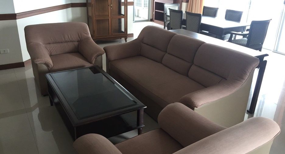 Apartamento en alquiler de 3 habitaciones en Khlong Toei, Bangkok