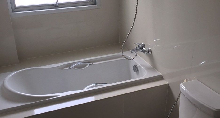 Apartamento en alquiler de 3 habitaciones en Khlong Toei, Bangkok