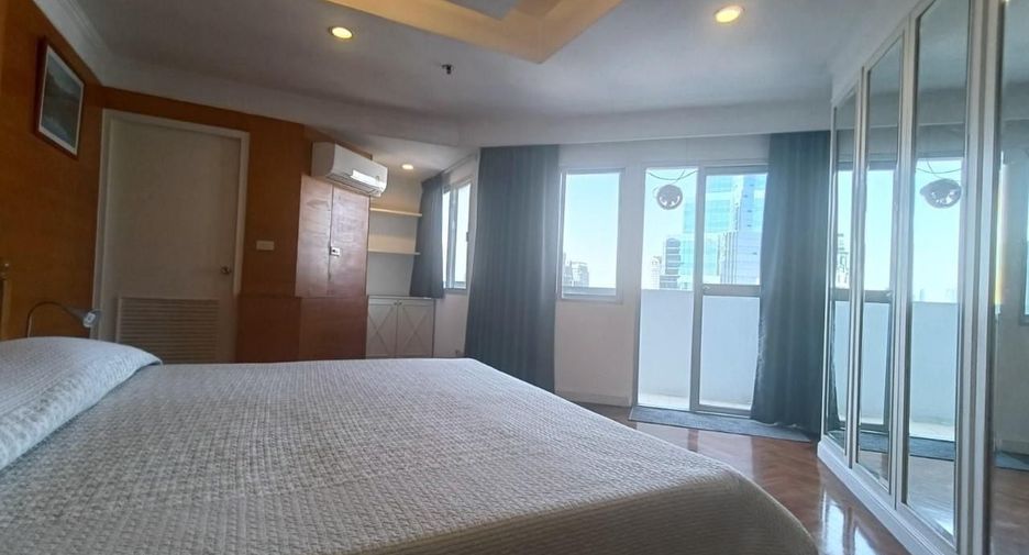 For rent 2 bedrooms condo in Watthana, Bangkok