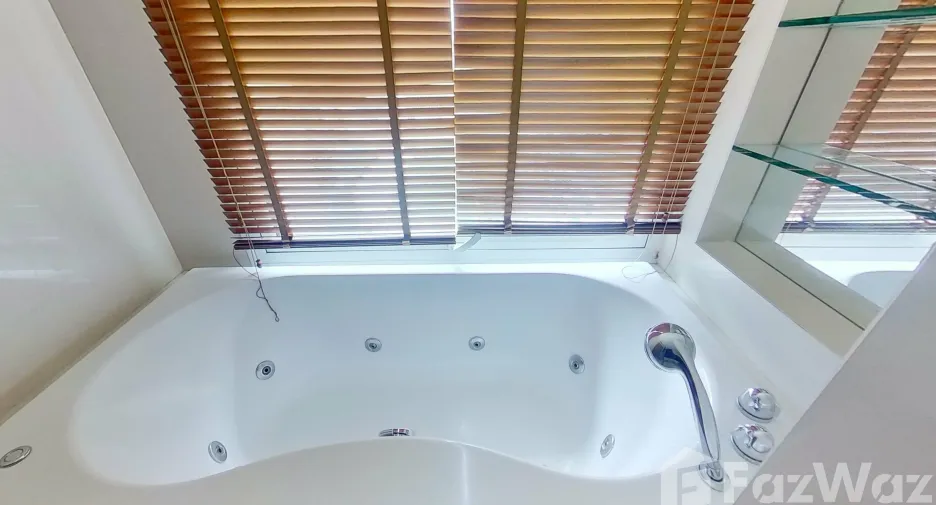 For rent 2 bedrooms condo in Pathum Wan, Bangkok